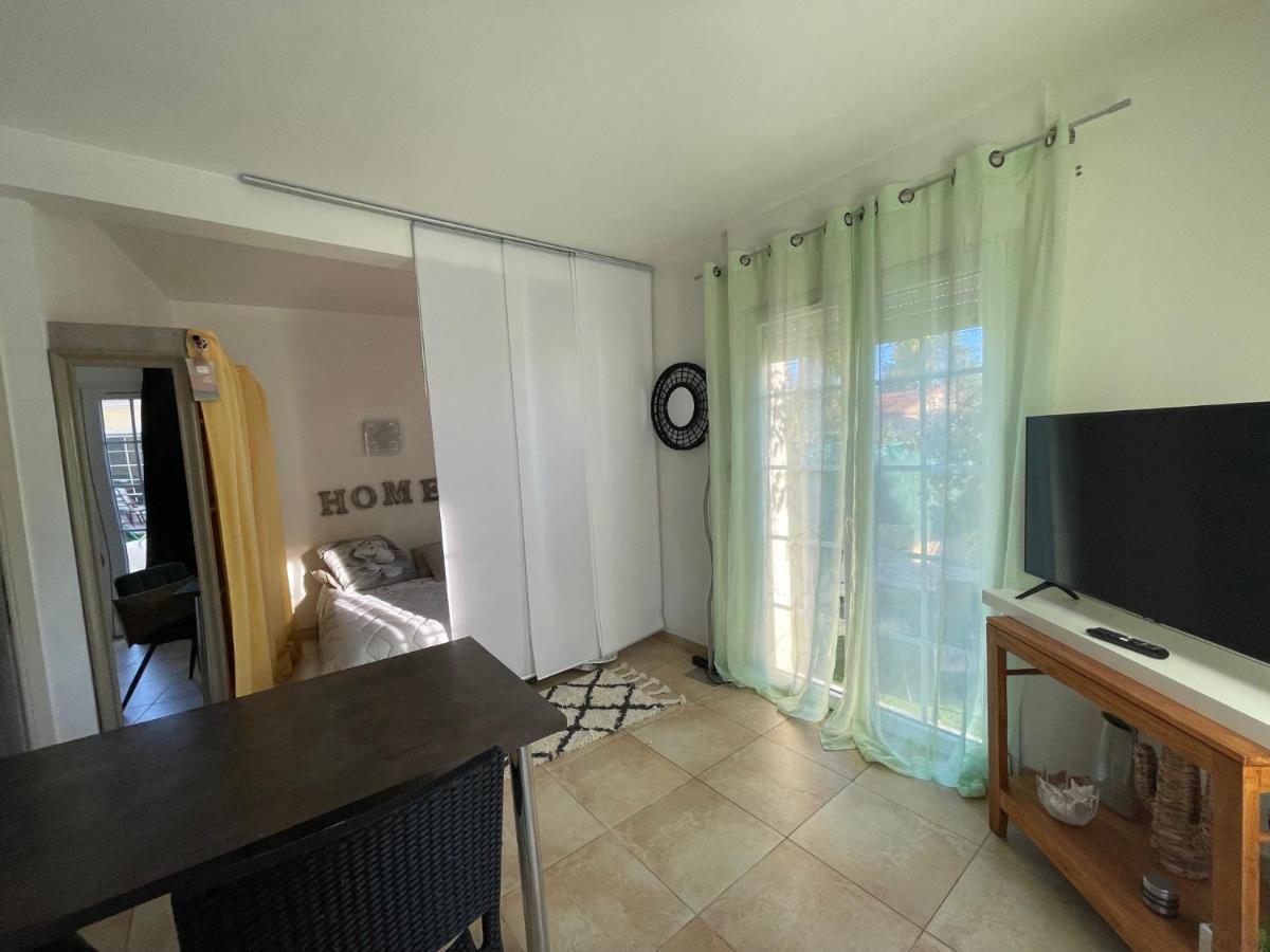 Location Studio De Charme อองทีบส์ ภายนอก รูปภาพ