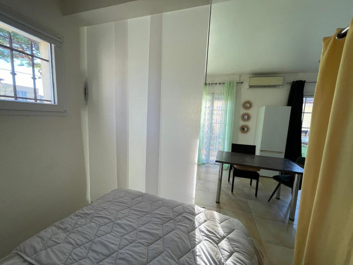 Location Studio De Charme อองทีบส์ ภายนอก รูปภาพ
